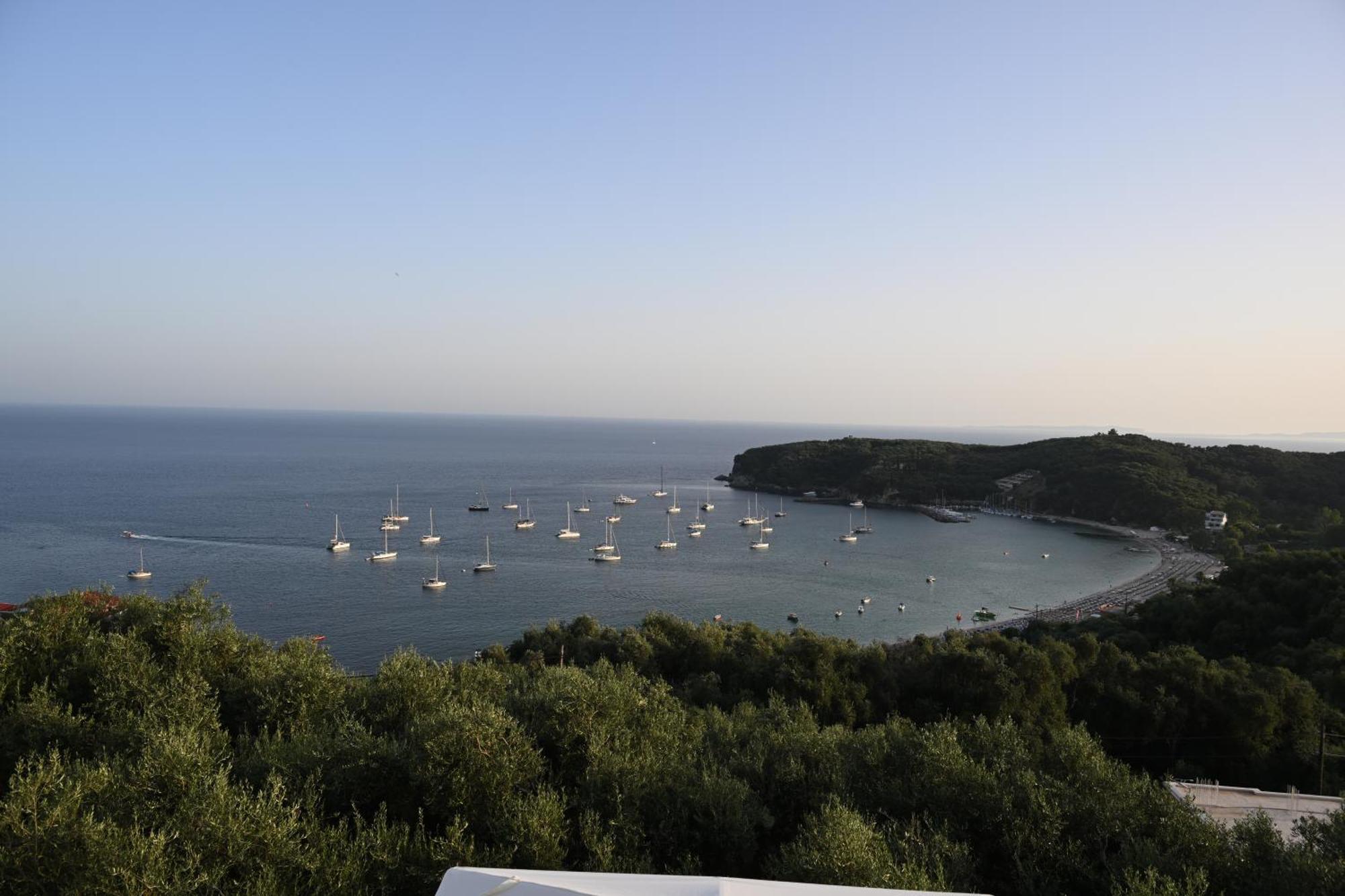 Livinghome Suites Parga Exteriér fotografie